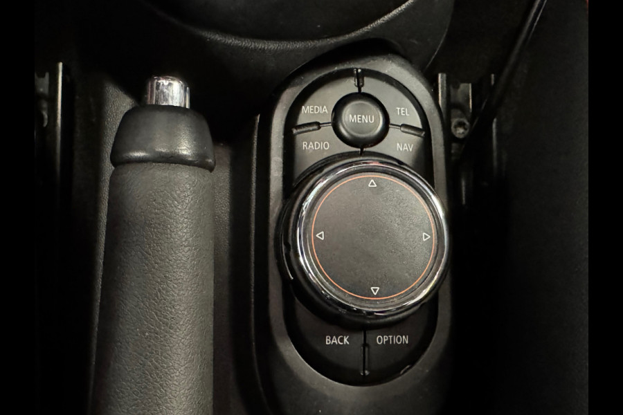 MINI Mini 1.5 Cooper JOHN COOPER WORKS EDITION AUT. NAVIGATIE PDC CRUISE APPLE CARPLAY STOELVERWARMING AIRCO START/STOP