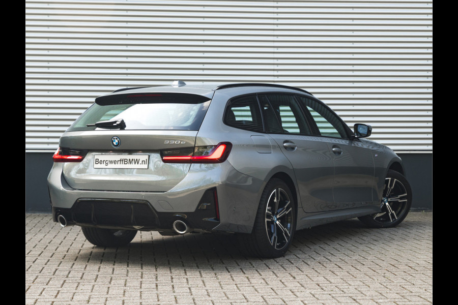 BMW 3 Serie Touring 330e M-Sport - ACC - Trekhaak - Hifi - Stuurwiel verwarmd - Camera