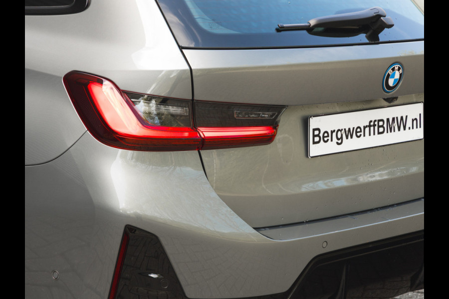 BMW 3 Serie Touring 330e M-Sport - ACC - Trekhaak - Hifi - Stuurwiel verwarmd - Camera