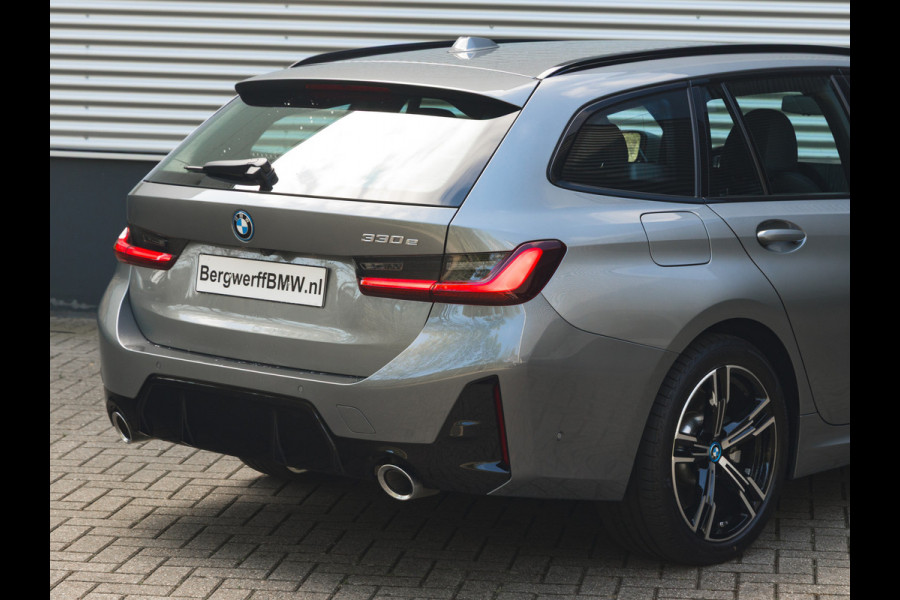 BMW 3 Serie Touring 330e M-Sport - ACC - Trekhaak - Hifi - Stuurwiel verwarmd - Camera