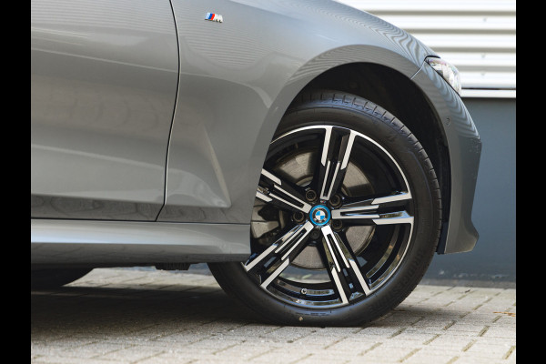BMW 3 Serie Touring 330e M-Sport - ACC - Trekhaak - Hifi - Stuurwiel verwarmd - Camera
