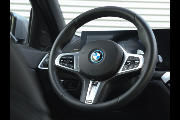 BMW 3 Serie Touring 330e M-Sport - ACC - Trekhaak - Hifi - Stuurwiel verwarmd - Camera