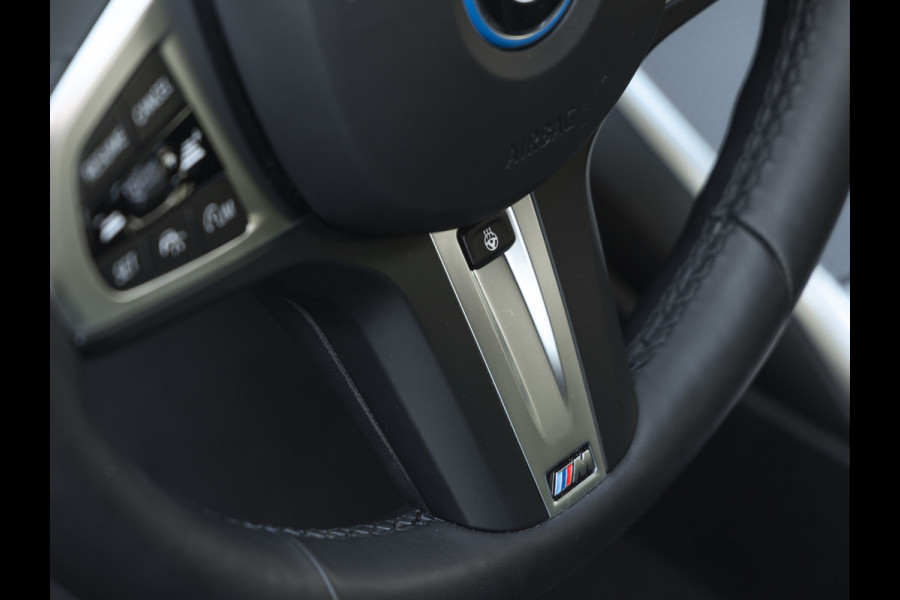 BMW 3 Serie Touring 330e M-Sport - ACC - Trekhaak - Hifi - Stuurwiel verwarmd - Camera