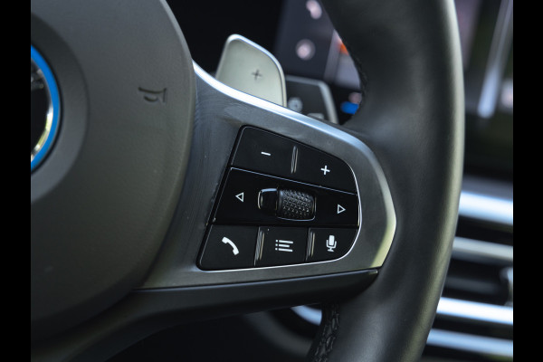 BMW 3 Serie Touring 330e M-Sport - ACC - Trekhaak - Hifi - Stuurwiel verwarmd - Camera