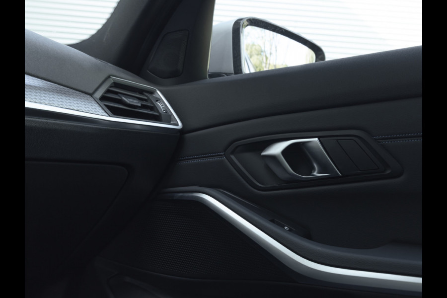 BMW 3 Serie Touring 330e M-Sport - ACC - Trekhaak - Hifi - Stuurwiel verwarmd - Camera