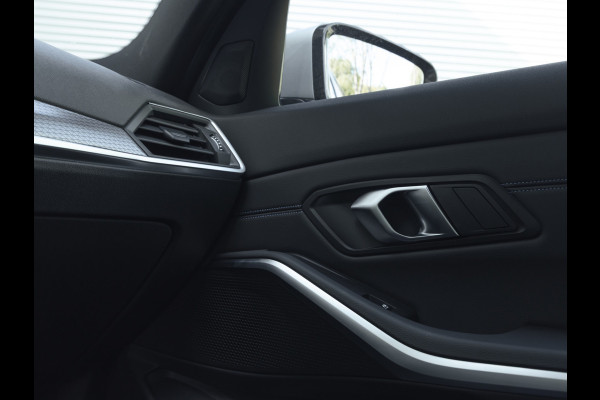 BMW 3 Serie Touring 330e M-Sport - ACC - Trekhaak - Hifi - Stuurwiel verwarmd - Camera