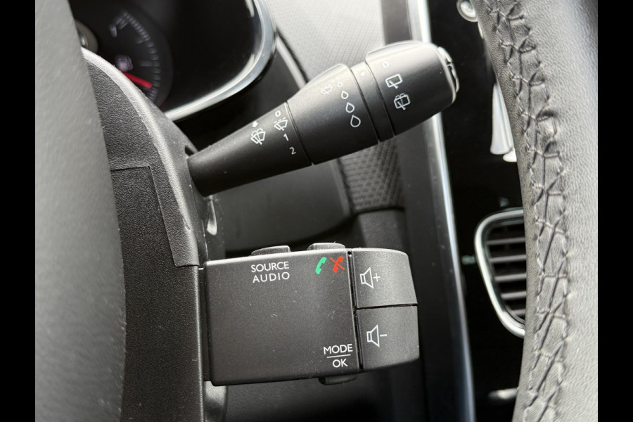 Renault Clio 0.9 TCe Limited Navi,Airco,Cruise,PDC,Bluetooth,Elek ramen,Lm velgen,Keyless,N.A.P,APK tot 06-2026