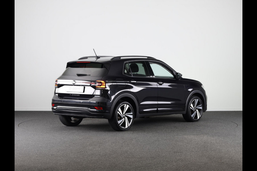 Volkswagen T-Cross 1.0 TSI R-Line 110 pk Automaat (DSG) | Navigatie | Parkeersensoren | Adaptieve cruise control | Autom. airco | Stoelverwarming | Digitaal instrumentenpaneel |