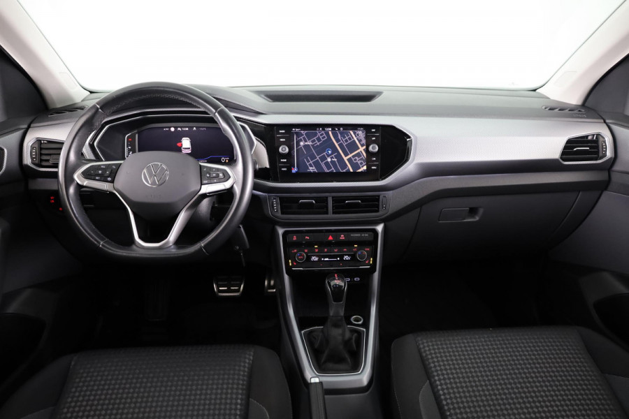 Volkswagen T-Cross 1.0 TSI R-Line 110 pk Automaat (DSG) | Navigatie | Parkeersensoren | Adaptieve cruise control | Autom. airco | Stoelverwarming | Digitaal instrumentenpaneel |