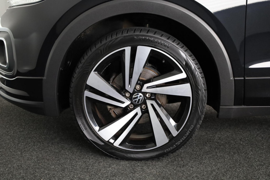 Volkswagen T-Cross 1.0 TSI R-Line 110 pk Automaat (DSG) | Navigatie | Parkeersensoren | Adaptieve cruise control | Autom. airco | Stoelverwarming | Digitaal instrumentenpaneel |