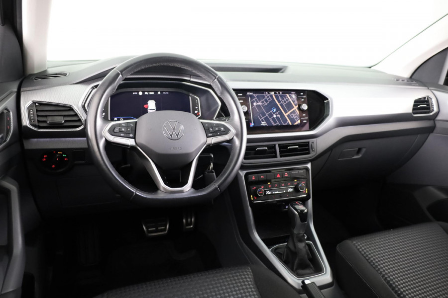 Volkswagen T-Cross 1.0 TSI R-Line 110 pk Automaat (DSG) | Navigatie | Parkeersensoren | Adaptieve cruise control | Autom. airco | Stoelverwarming | Digitaal instrumentenpaneel |