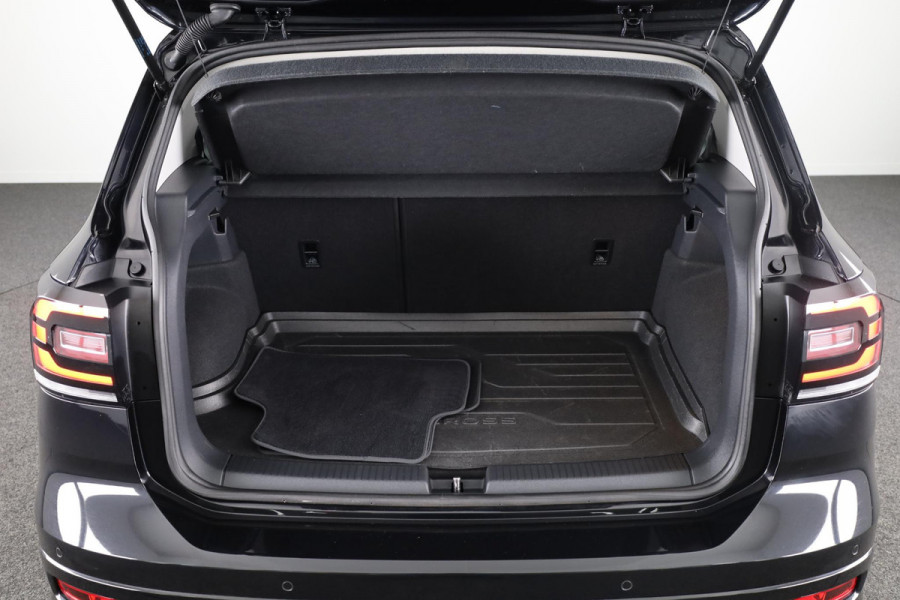 Volkswagen T-Cross 1.0 TSI R-Line 110 pk Automaat (DSG) | Navigatie | Parkeersensoren | Adaptieve cruise control | Autom. airco | Stoelverwarming | Digitaal instrumentenpaneel |