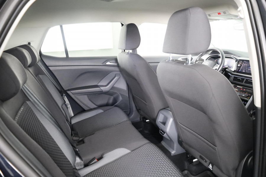 Volkswagen T-Cross 1.0 TSI R-Line 110 pk Automaat (DSG) | Navigatie | Parkeersensoren | Adaptieve cruise control | Autom. airco | Stoelverwarming | Digitaal instrumentenpaneel |