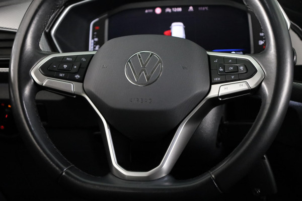 Volkswagen T-Cross 1.0 TSI R-Line 110 pk Automaat (DSG) | Navigatie | Parkeersensoren | Adaptieve cruise control | Autom. airco | Stoelverwarming | Digitaal instrumentenpaneel |