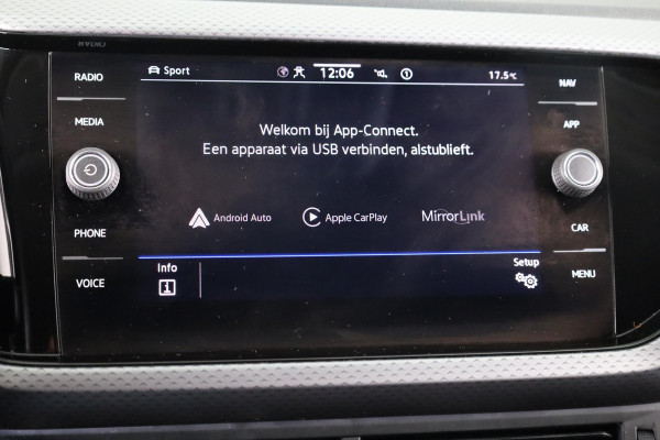Volkswagen T-Cross 1.0 TSI R-Line 110 pk Automaat (DSG) | Navigatie | Parkeersensoren | Adaptieve cruise control | Autom. airco | Stoelverwarming | Digitaal instrumentenpaneel |