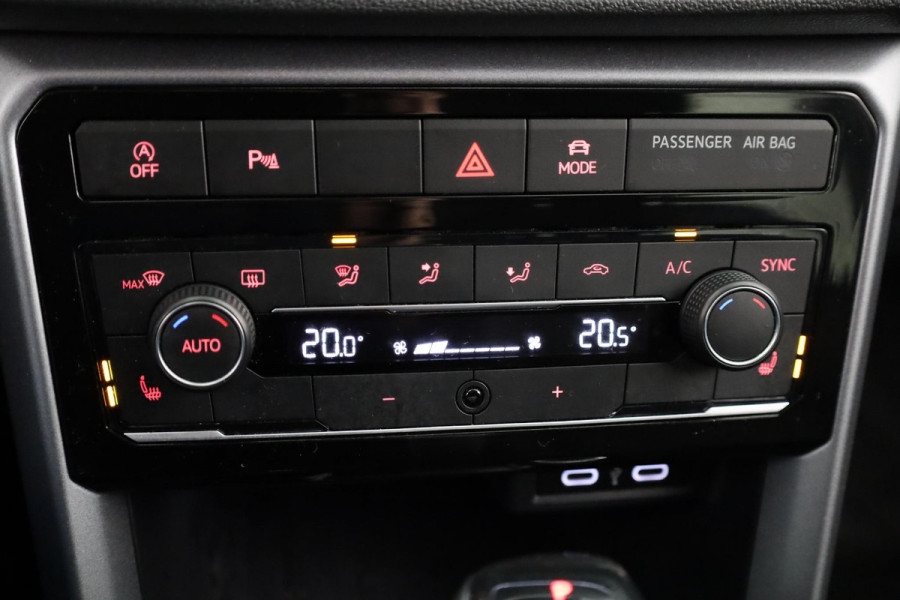Volkswagen T-Cross 1.0 TSI R-Line 110 pk Automaat (DSG) | Navigatie | Parkeersensoren | Adaptieve cruise control | Autom. airco | Stoelverwarming | Digitaal instrumentenpaneel |