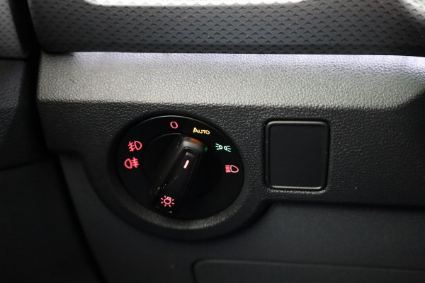 Volkswagen T-Cross 1.0 TSI R-Line 110 pk Automaat (DSG) | Navigatie | Parkeersensoren | Adaptieve cruise control | Autom. airco | Stoelverwarming | Digitaal instrumentenpaneel |