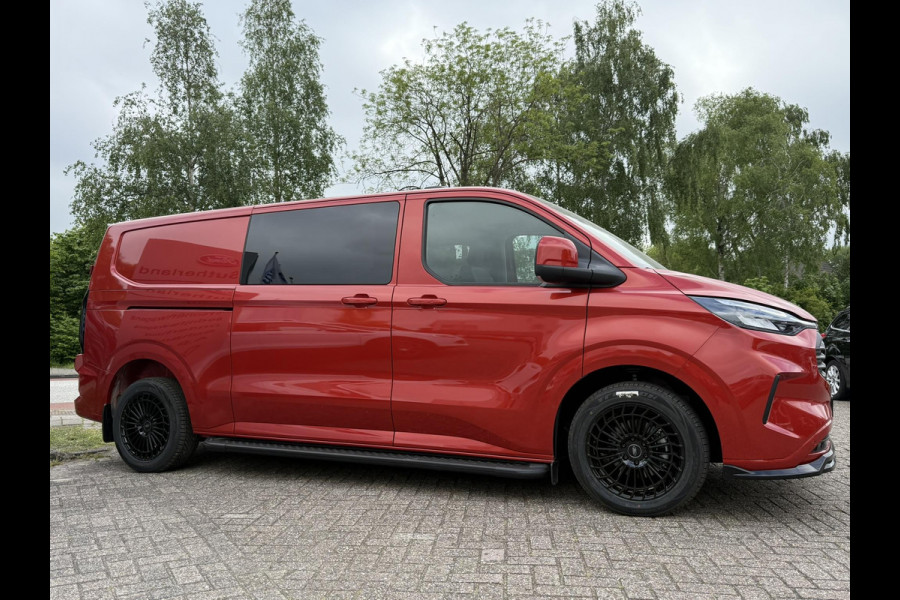 Ford Transit Custom 300 2.0 TDCI L2H1 Limited DC | SCI | 136pk | Artisan Red | Dubbele Cabine | Trekhaak | Dubbele Schuifdeur | Bijrijdersstoel | Sidesteps | Bumperpakket | Zwarte velgen  | Stoelverwarming | Camera