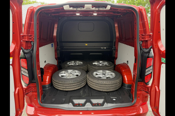 Ford Transit Custom 300 2.0 TDCI L2H1 Limited DC | SCI | 136pk | Artisan Red | Dubbele Cabine | Trekhaak | Dubbele Schuifdeur | Bijrijdersstoel | Sidesteps | Bumperpakket | Zwarte velgen  | Stoelverwarming | Camera