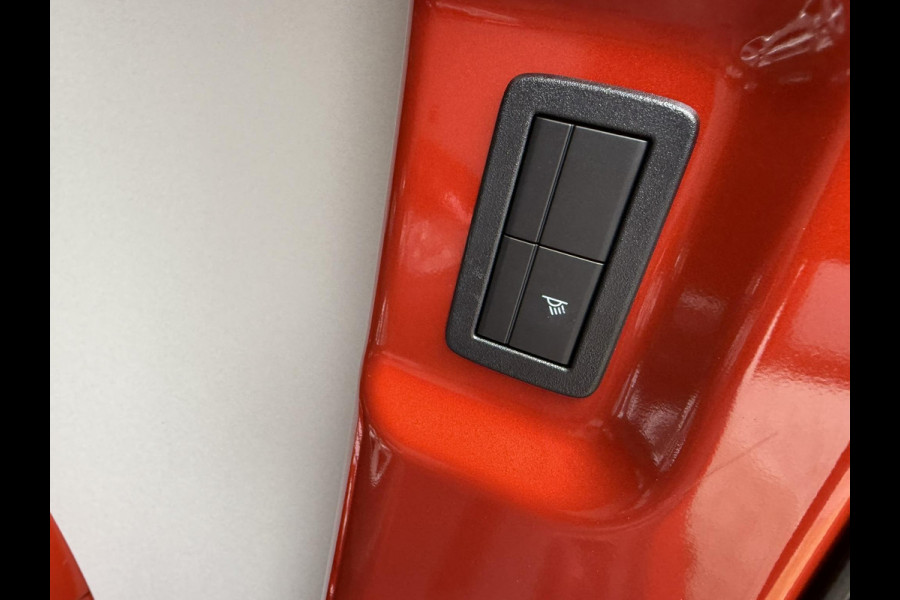 Ford Transit Custom 300 2.0 TDCI L2H1 Limited DC | SCI | 136pk | Artisan Red | Dubbele Cabine | Trekhaak | Dubbele Schuifdeur | Bijrijdersstoel | Sidesteps | Bumperpakket | Zwarte velgen  | Stoelverwarming | Camera