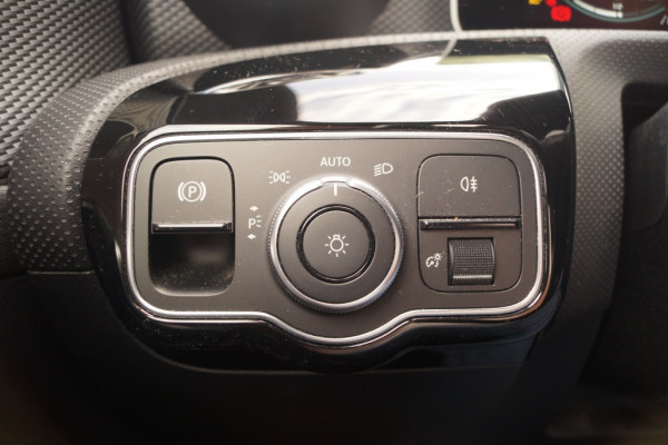 Mercedes-Benz CLA-Klasse Shooting Brake 180d Automaat Business Solution Progressive -PANO-