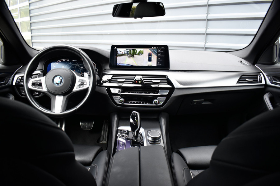 BMW 5 Serie 545e xDrive 394pk M Sport Plus | Laserlight | 20'' Velgen | 360 Camera | Comfort Zetels | Head-Up | Memory |