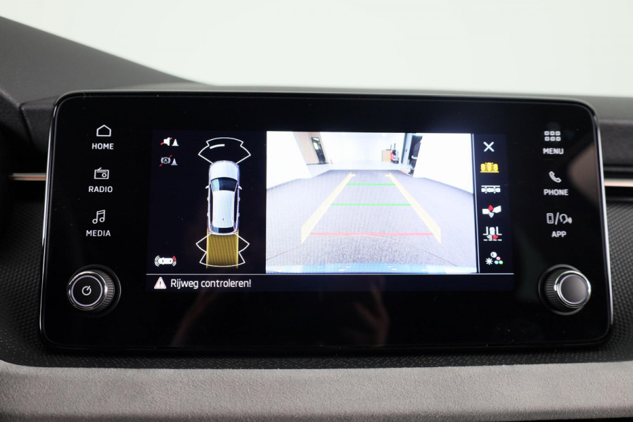 Škoda Kamiq Business Edition 1.0 TSI 115 pk 6 versn. Hand | Trekhaak | Stoelverwarming | Achteruitrijcamera |Apple CarPlay | Android Auto