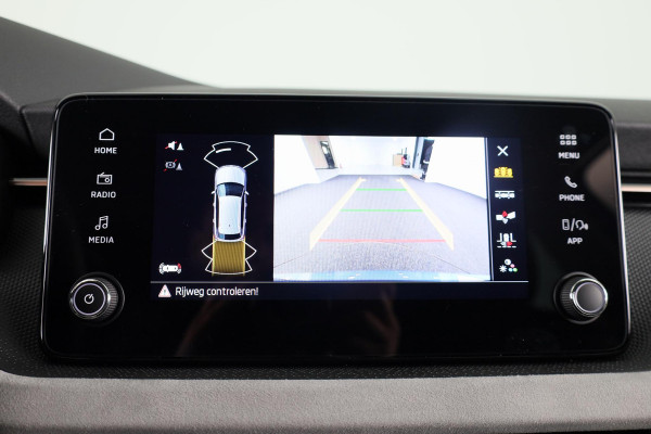 Škoda Kamiq Business Edition 1.0 TSI 115 pk 6 versn. Hand | Trekhaak | Stoelverwarming | Achteruitrijcamera |Apple CarPlay | Android Auto