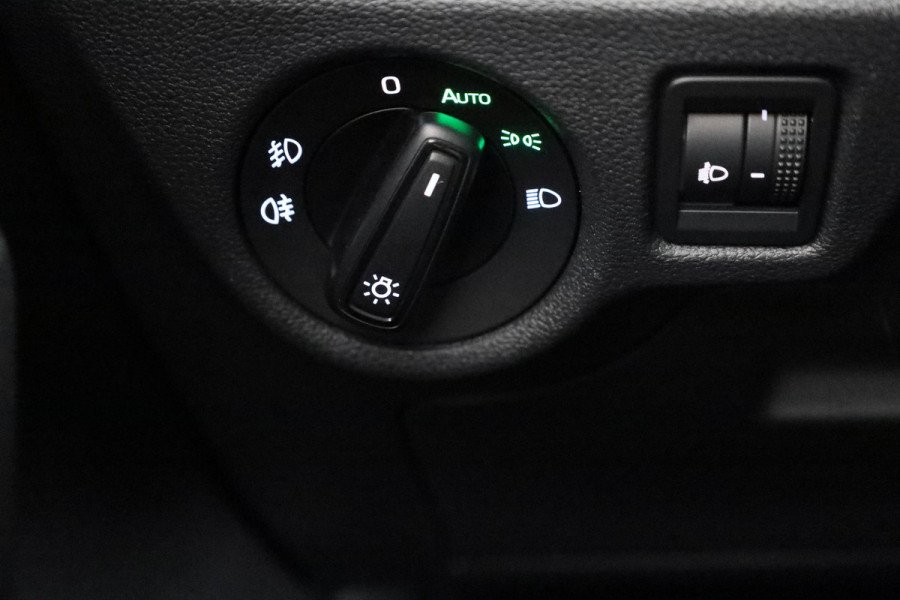 Škoda Kamiq Business Edition 1.0 TSI 115 pk 6 versn. Hand | Trekhaak | Stoelverwarming | Achteruitrijcamera |Apple CarPlay | Android Auto