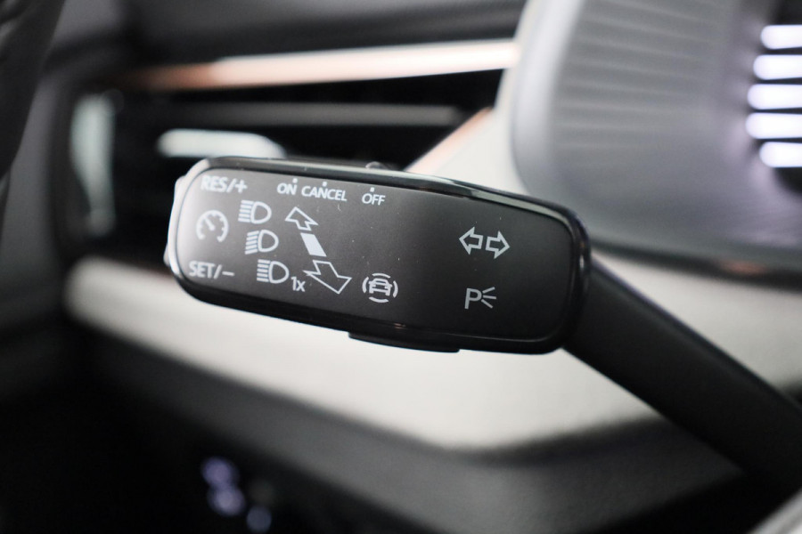 Škoda Kamiq Business Edition 1.0 TSI 115 pk 6 versn. Hand | Trekhaak | Stoelverwarming | Achteruitrijcamera |Apple CarPlay | Android Auto