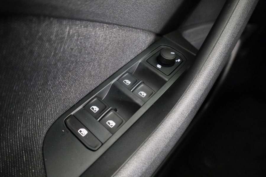 Škoda Kamiq Business Edition 1.0 TSI 115 pk 6 versn. Hand | Trekhaak | Stoelverwarming | Achteruitrijcamera |Apple CarPlay | Android Auto