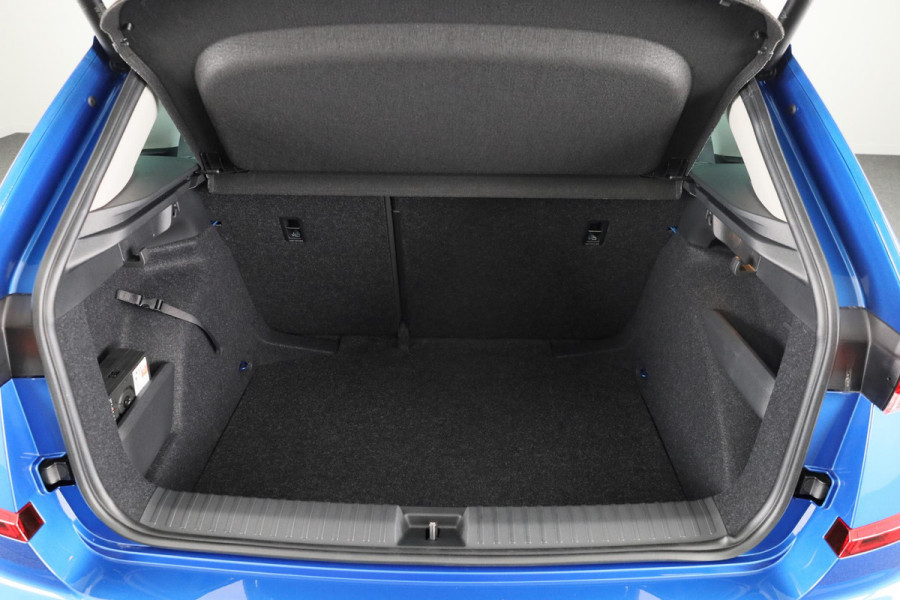 Škoda Kamiq Business Edition 1.0 TSI 115 pk 6 versn. Hand | Trekhaak | Stoelverwarming | Achteruitrijcamera |Apple CarPlay | Android Auto