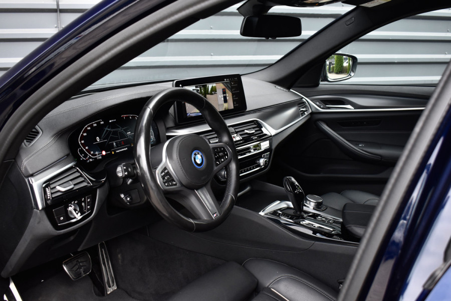 BMW 5 Serie 545e xDrive 394pk M Sport Plus | Laserlight | 20'' Velgen | 360 Camera | Comfort Zetels | Head-Up | Memory |