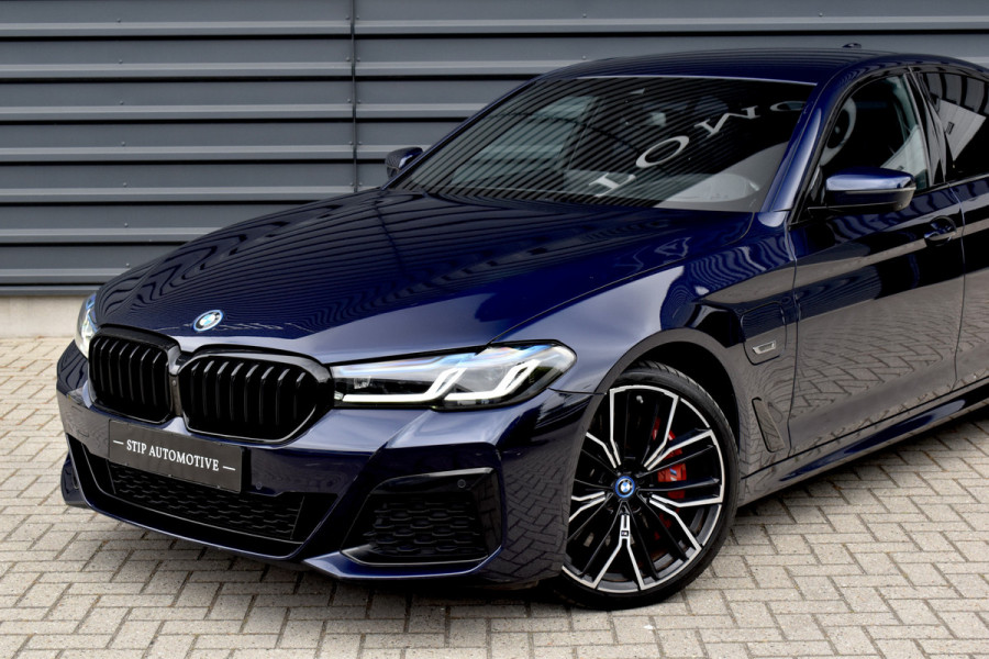 BMW 5 Serie 545e xDrive 394pk M Sport Plus | Laserlight | 20'' Velgen | 360 Camera | Comfort Zetels | Head-Up | Memory |