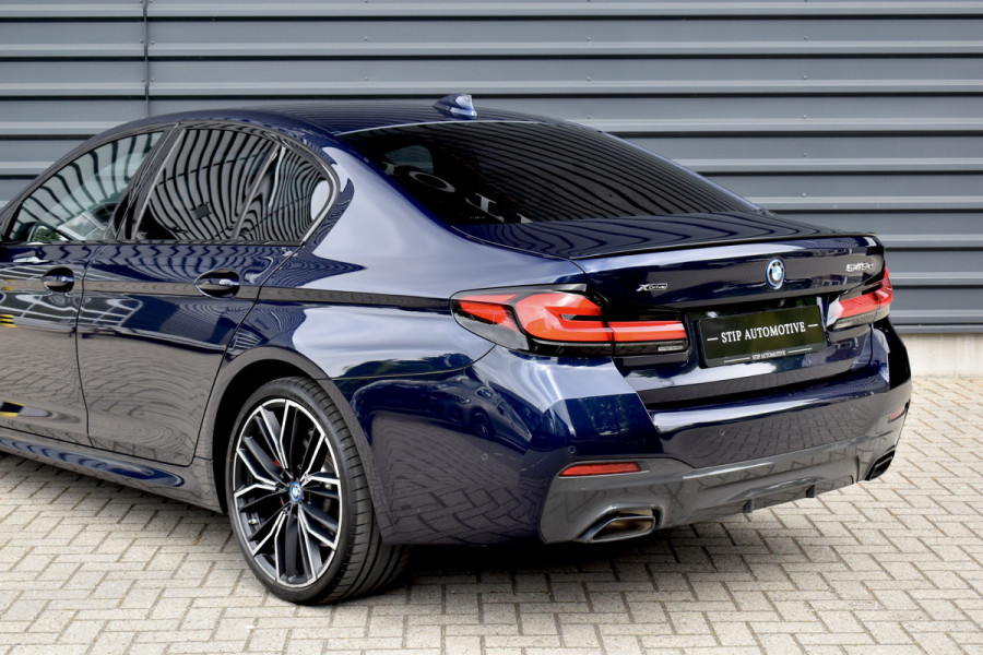 BMW 5 Serie 545e xDrive 394pk M Sport Plus | Laserlight | 20'' Velgen | 360 Camera | Comfort Zetels | Head-Up | Memory |