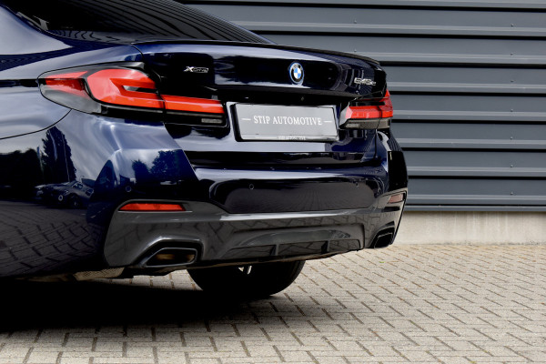 BMW 5 Serie 545e xDrive 394pk M Sport Plus | Laserlight | 20'' Velgen | 360 Camera | Comfort Zetels | Head-Up | Memory |