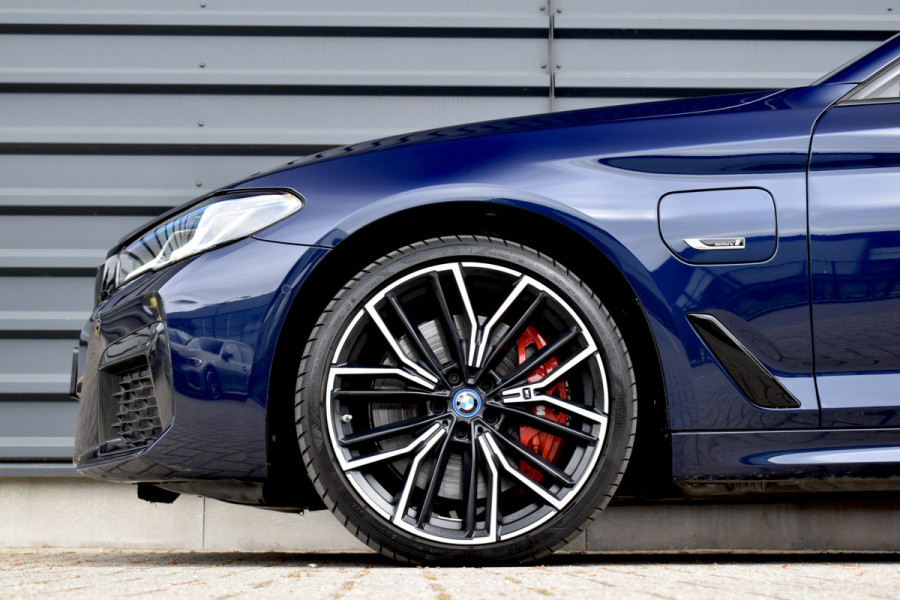 BMW 5 Serie 545e xDrive 394pk M Sport Plus | Laserlight | 20'' Velgen | 360 Camera | Comfort Zetels | Head-Up | Memory |