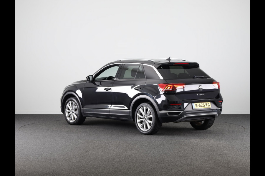 Volkswagen T-Roc 1.5 TSI Sport 150 pk Automaat (DSG) | Navigatie via App | Panoramadak | Parkeersensoren | Achteruitrijcamera | Adaptieve cruise control | Stoelverwarming |