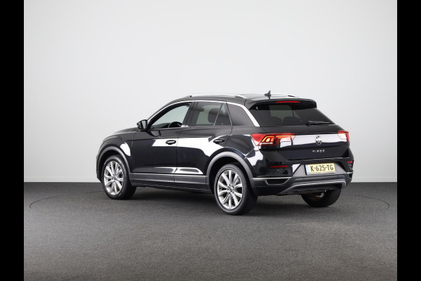 Volkswagen T-Roc 1.5 TSI Sport 150 pk Automaat (DSG) | Navigatie via App | Panoramadak | Parkeersensoren | Achteruitrijcamera | Adaptieve cruise control | Stoelverwarming |