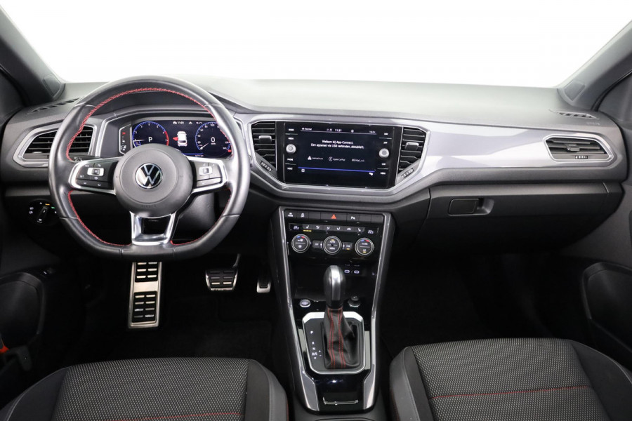 Volkswagen T-Roc 1.5 TSI Sport 150 pk Automaat (DSG) | Navigatie via App | Panoramadak | Parkeersensoren | Achteruitrijcamera | Adaptieve cruise control | Stoelverwarming |