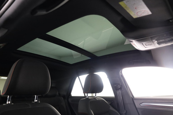 Volkswagen T-Roc 1.5 TSI Sport 150 pk Automaat (DSG) | Navigatie via App | Panoramadak | Parkeersensoren | Achteruitrijcamera | Adaptieve cruise control | Stoelverwarming |