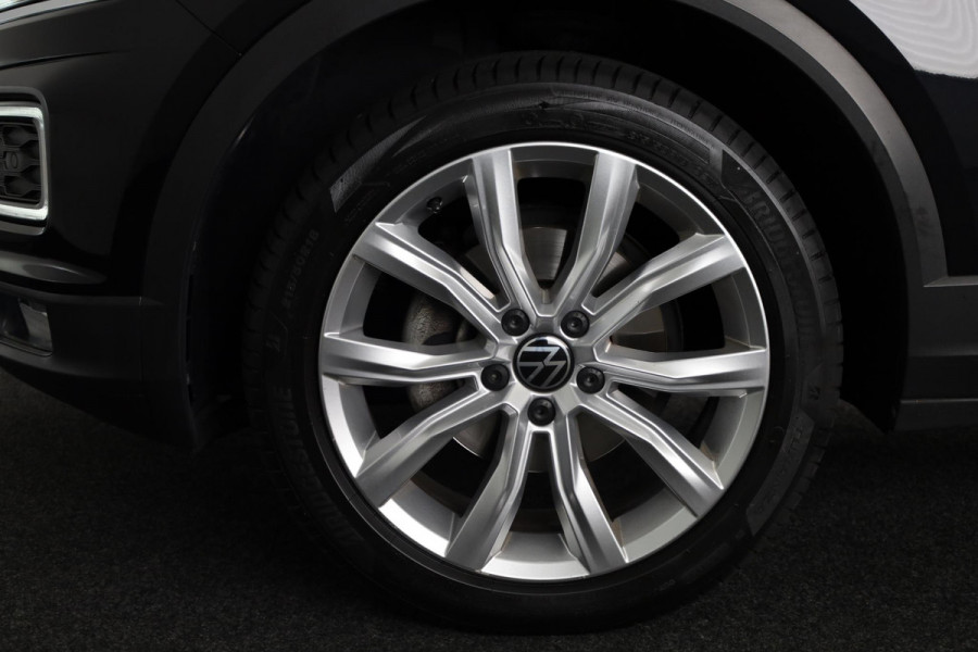 Volkswagen T-Roc 1.5 TSI Sport 150 pk Automaat (DSG) | Navigatie via App | Panoramadak | Parkeersensoren | Achteruitrijcamera | Adaptieve cruise control | Stoelverwarming |