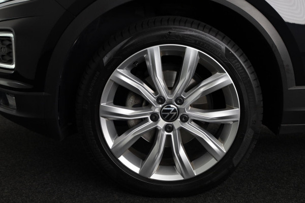Volkswagen T-Roc 1.5 TSI Sport 150 pk Automaat (DSG) | Navigatie via App | Panoramadak | Parkeersensoren | Achteruitrijcamera | Adaptieve cruise control | Stoelverwarming |