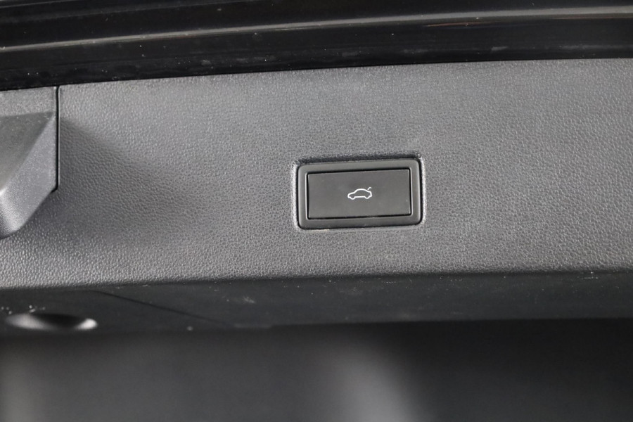 Volkswagen T-Roc 1.5 TSI Sport 150 pk Automaat (DSG) | Navigatie via App | Panoramadak | Parkeersensoren | Achteruitrijcamera | Adaptieve cruise control | Stoelverwarming |