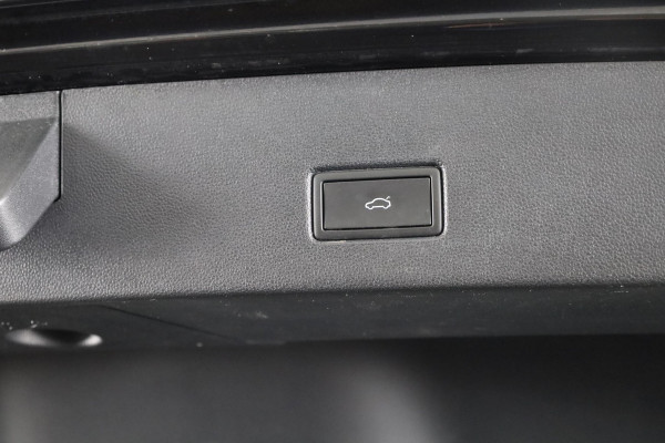 Volkswagen T-Roc 1.5 TSI Sport 150 pk Automaat (DSG) | Navigatie via App | Panoramadak | Parkeersensoren | Achteruitrijcamera | Adaptieve cruise control | Stoelverwarming |