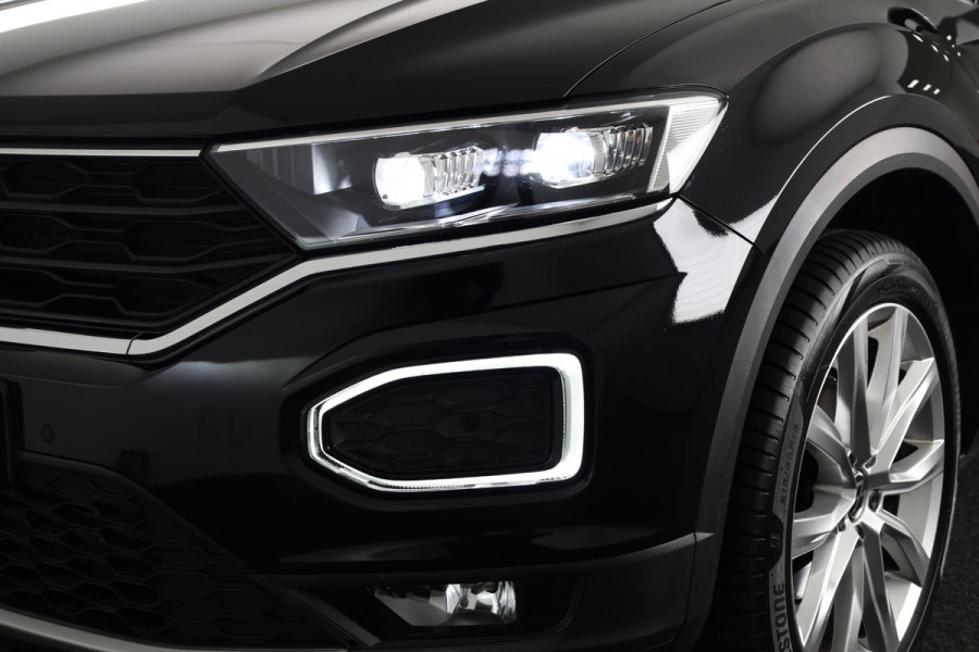 Volkswagen T-Roc 1.5 TSI Sport 150 pk Automaat (DSG) | Navigatie via App | Panoramadak | Parkeersensoren | Achteruitrijcamera | Adaptieve cruise control | Stoelverwarming |