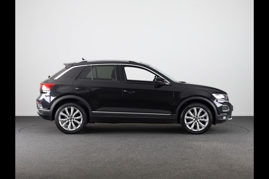 Volkswagen T-Roc 1.5 TSI Sport 150 pk Automaat (DSG) | Navigatie via App | Panoramadak | Parkeersensoren | Achteruitrijcamera | Adaptieve cruise control | Stoelverwarming |