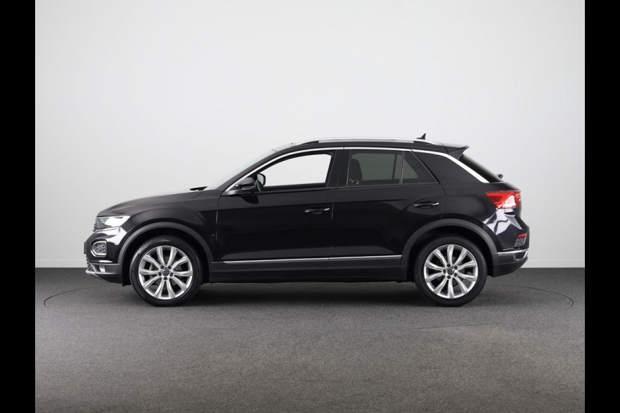 Volkswagen T-Roc 1.5 TSI Sport 150 pk Automaat (DSG) | Navigatie via App | Panoramadak | Parkeersensoren | Achteruitrijcamera | Adaptieve cruise control | Stoelverwarming |
