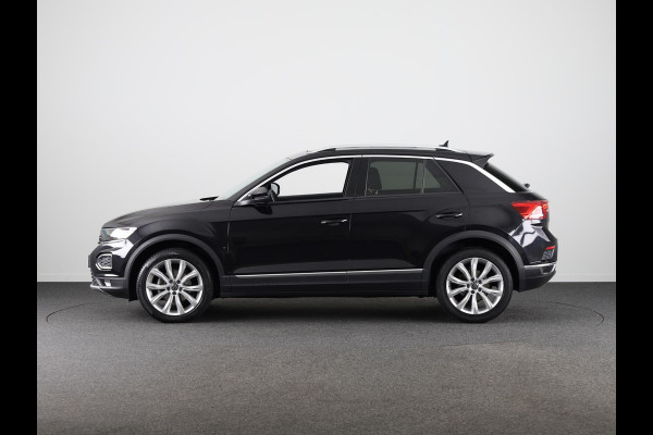 Volkswagen T-Roc 1.5 TSI Sport 150 pk Automaat (DSG) | Navigatie via App | Panoramadak | Parkeersensoren | Achteruitrijcamera | Adaptieve cruise control | Stoelverwarming |