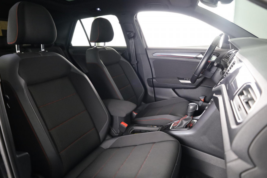 Volkswagen T-Roc 1.5 TSI Sport 150 pk Automaat (DSG) | Navigatie via App | Panoramadak | Parkeersensoren | Achteruitrijcamera | Adaptieve cruise control | Stoelverwarming |
